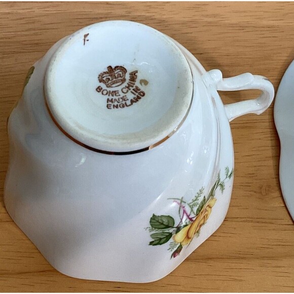 Queen Anne Fine Bone China England Yellow and Pink Roses Tea Cup and Saucer - Picture 9 of 11